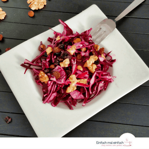Red cabbage slaw with walnuts and raisins 2