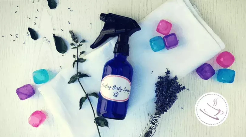 Cooling Body Spray - 3 homemade solutions that soothe your skin 3 cooling body spray bottle and ice cubes