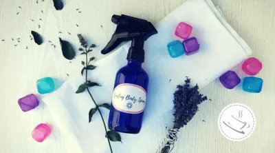 Cooling Body Spray - 3 homemade solutions that soothe your skin 2 cooling body spray bottle and ice cubes